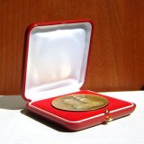 MEDAL-W-ETUI-04